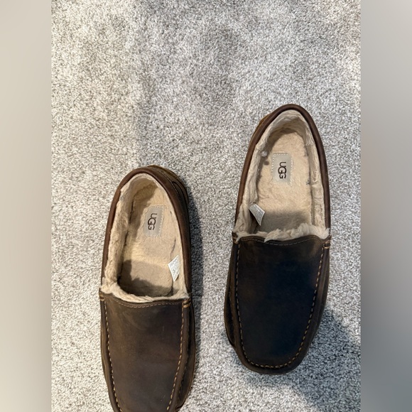 UGG - Men’s Ascot Premium Leather Slipper - Size 11 - Picture 3 of 5